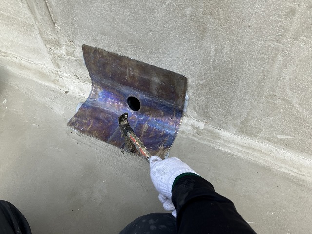 坂出市　排水ドレンの設置作業